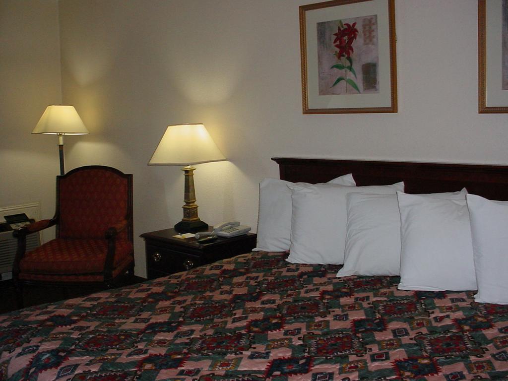 Rodeway Inn Montgomery Camera foto